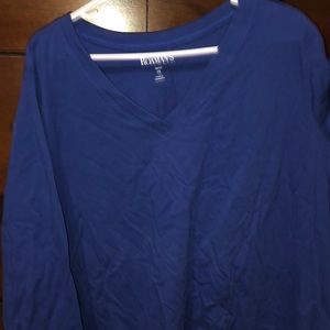 V-neck long sleeve tee